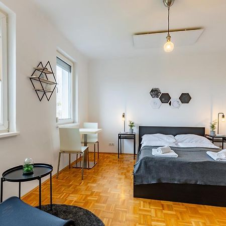 New With A View - Modern Studio Wien Exterior foto