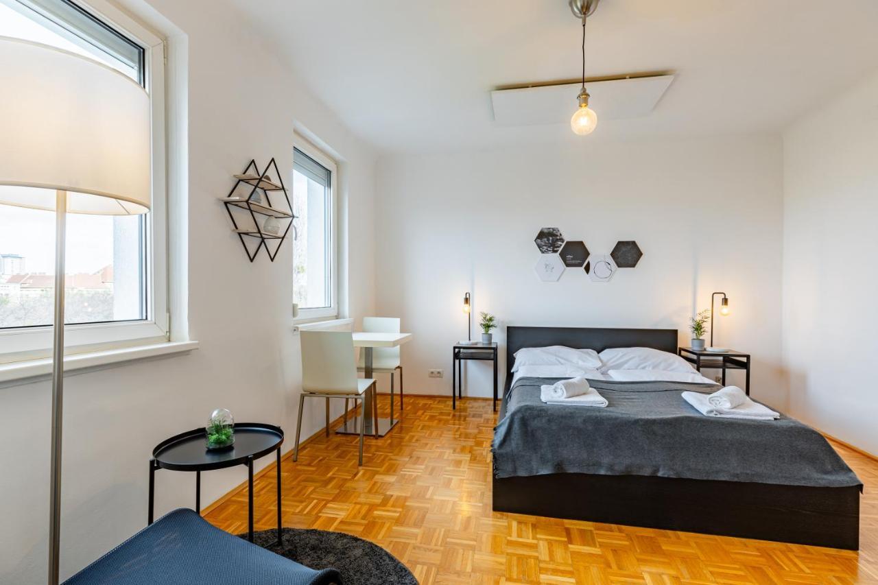 New With A View - Modern Studio Wien Exterior foto