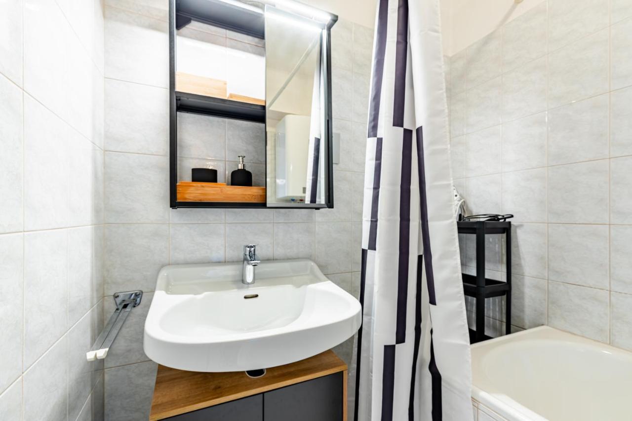 New With A View - Modern Studio Wien Exterior foto